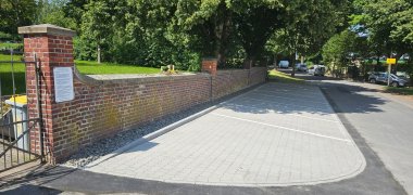 Neue Parkplätze Friedhof Hosenfeld Hier sehen Sie die neuen Parkplätze für den Friedhof in Hosenfeld.