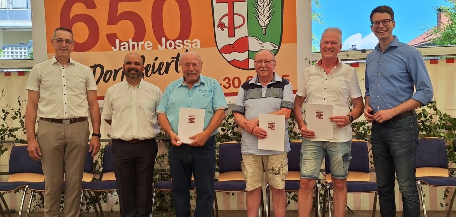 Die Übergabe der Ehrungsurkunden durch Bürgermeister Peter Malolepszy und Ortsvorsteher Lutz Felbinger