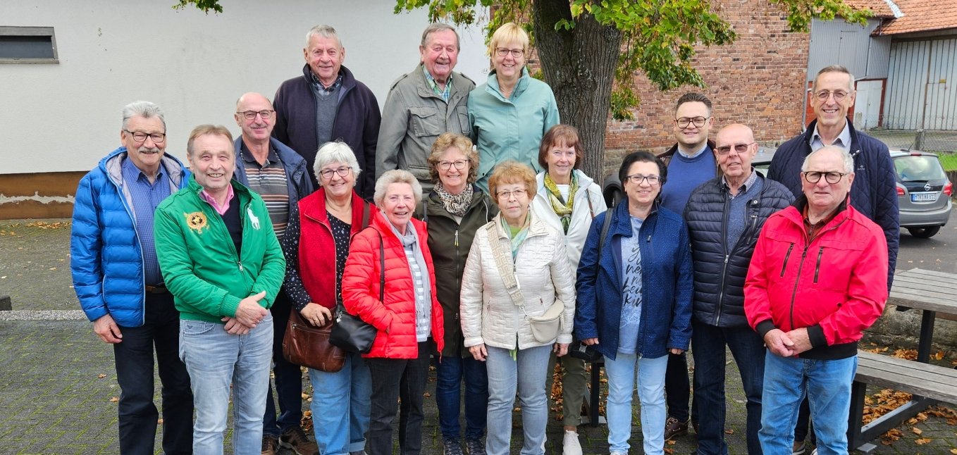 Hier sehen Sie die ehemaligen Mitarbeiter der Gemeinde Hosenfeld.