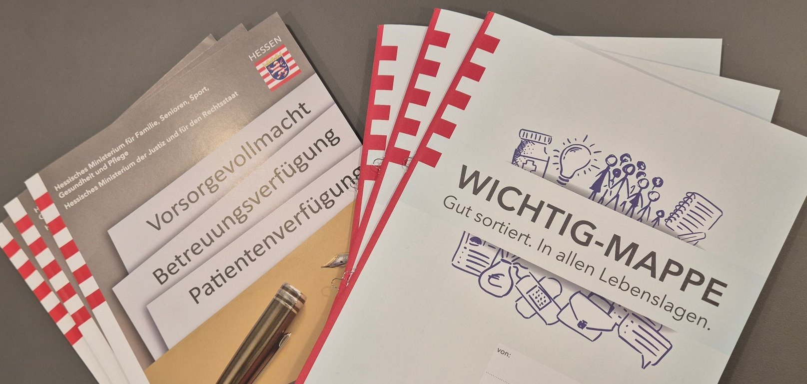Hier sehen Sie die beiden Unterlagen Wichtigmappe und Betreuungsrecht.