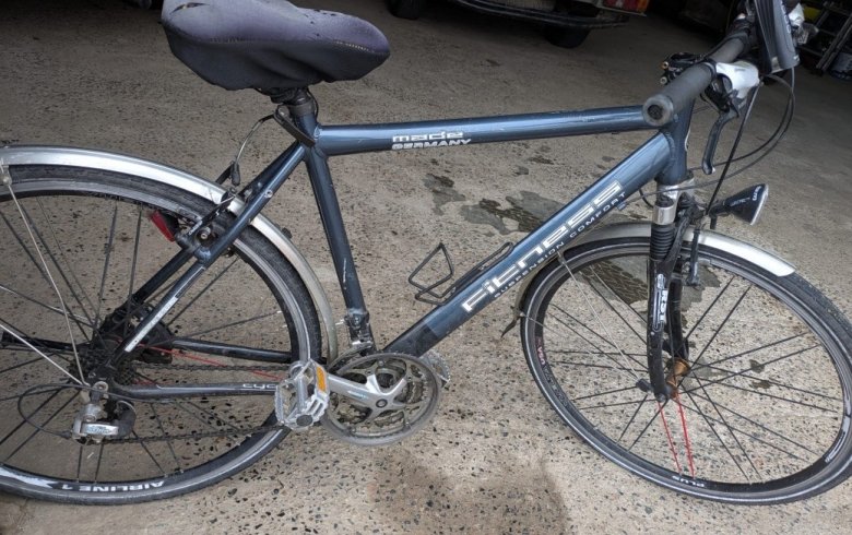 Blaues Fahrrad Sie sehen ein blaues Fahrrad von der Marke Fitness Suspension Comfort.
