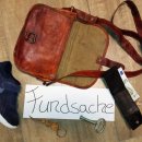 Sie sehen mehrere Fundsachen um den Schriftzug "Fundsachen" drapiert.