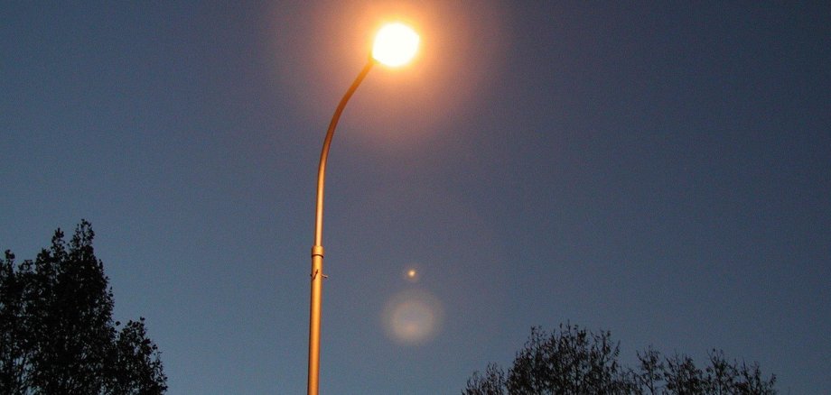 Straßenlaterne Hier sehen Sie eine Straßenlaterne.