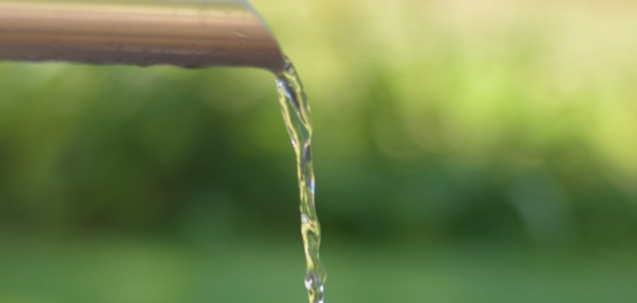 Trinkwasser Sie sehen ein Trinkwasserbecken.