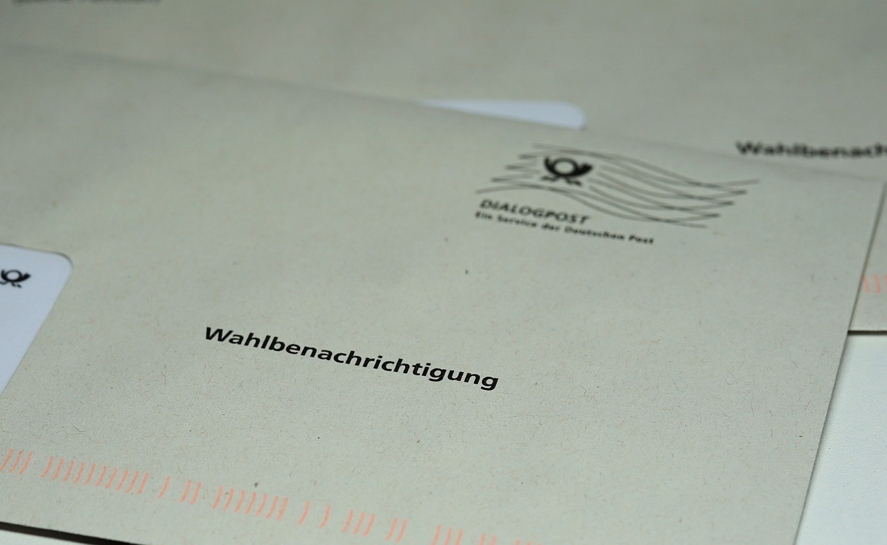Sie sehen den Umschlag eines Wahlbriefes.
