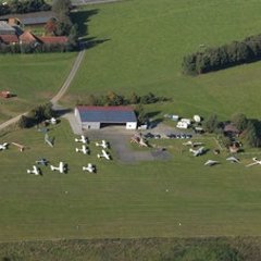 Sie sehen eine Luftaufnahme des Flugplatzes in Jossa.
