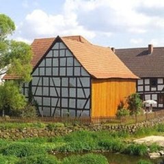 Sie sehen die historische Stegmühle in Hainzell von außen.
