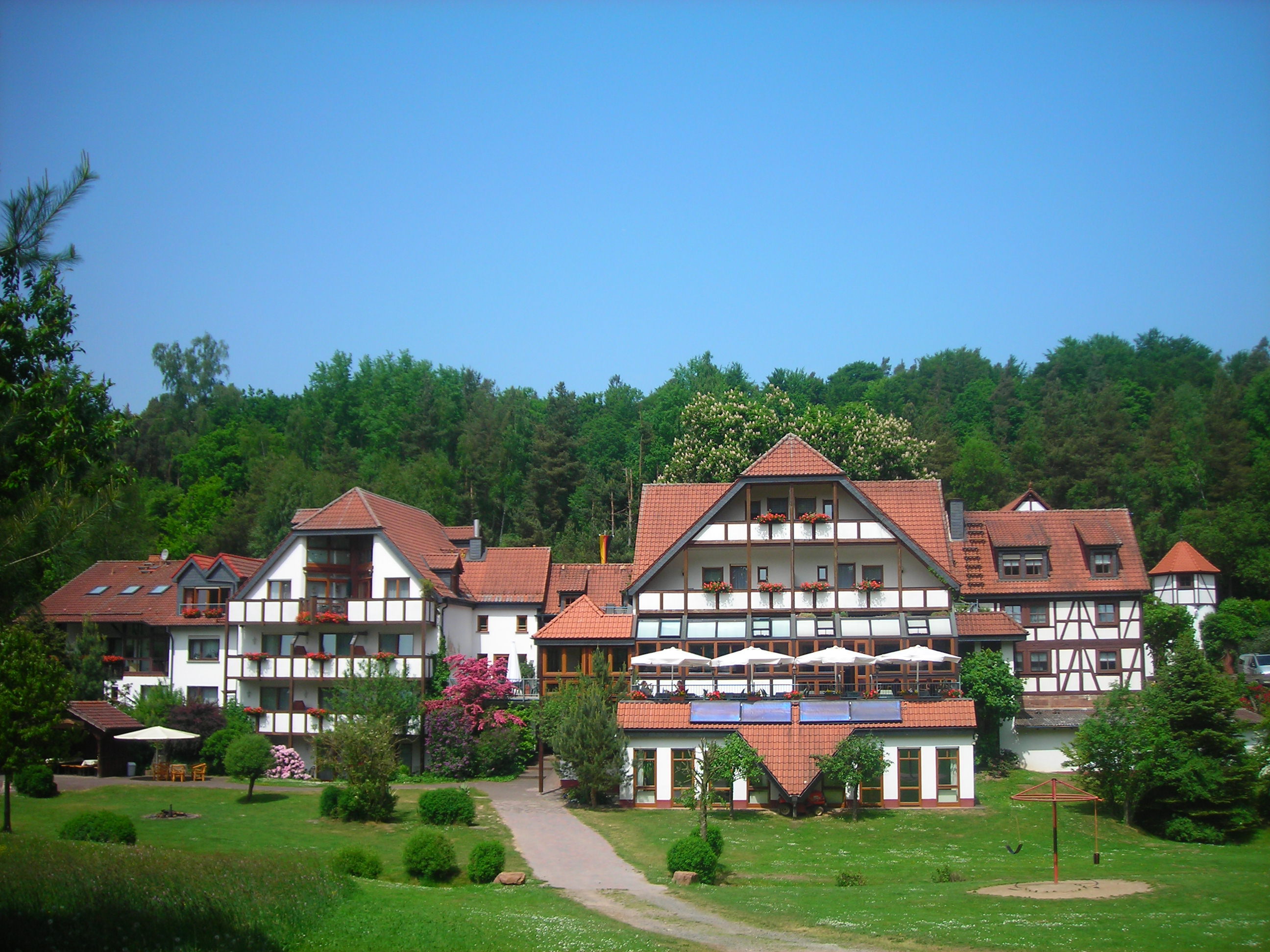 Hotel und Gasthof Sieberzmühle Sie sehen eine Aufnahme des Hotel und Gasthofs Sieberzmühle in Hosenfeld.