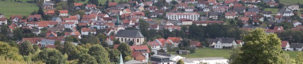 Sie sehen eine Landschaftsaufnahme die den Ortsteil Hosenfeld zeigt.