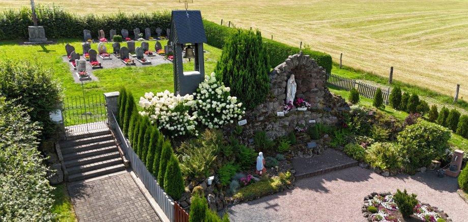 Hier sehen Sie den Friedhof in Brandlos.