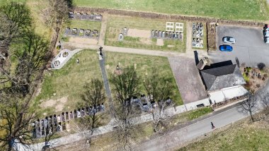 Hier sehen Sie den Friedhof Schletzenhausen.