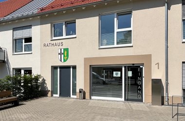 Hier sehen Sie das Rathaus in Hosenfeld.