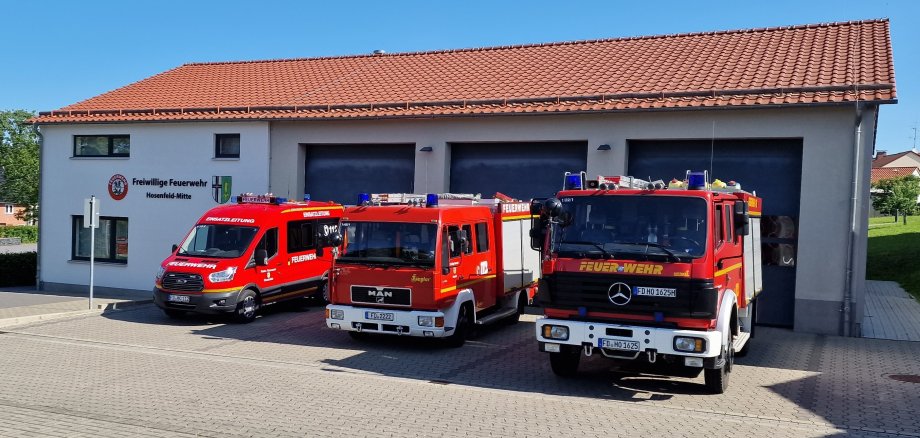 Sie sehen ein Bild des Feuerwehrhauses in Hosenfeld.