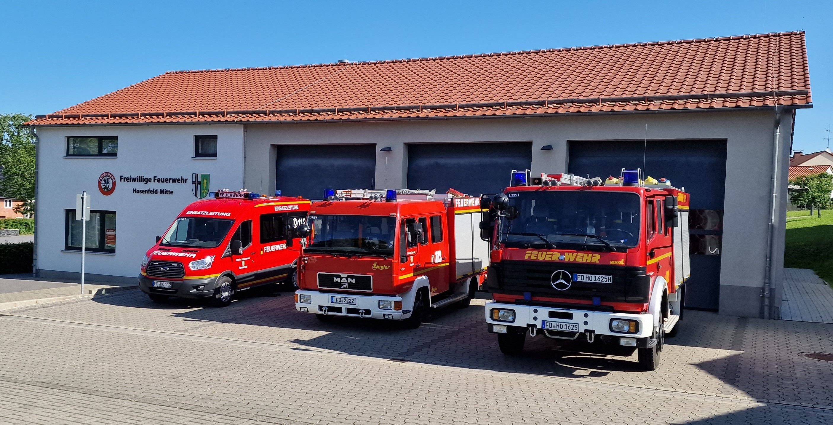 Feuerwehrhaus Hosenfeld Sie sehen ein Bild des Feuerwehrhauses in Hosenfeld.